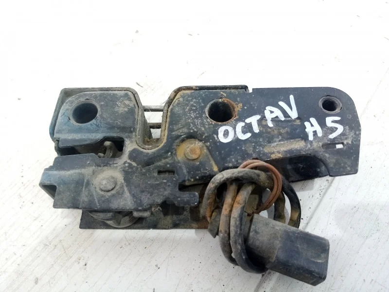 Замок капота Skoda Octavia 2 (A5)