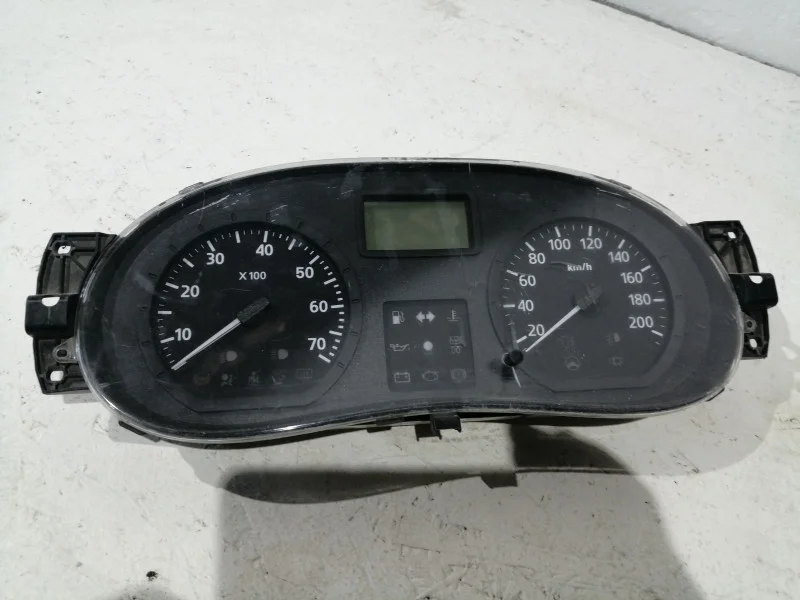 Панель приборов Renault Logan 1