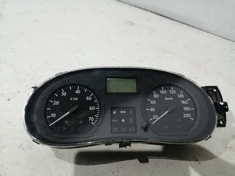 Панель приборов Renault Logan 1