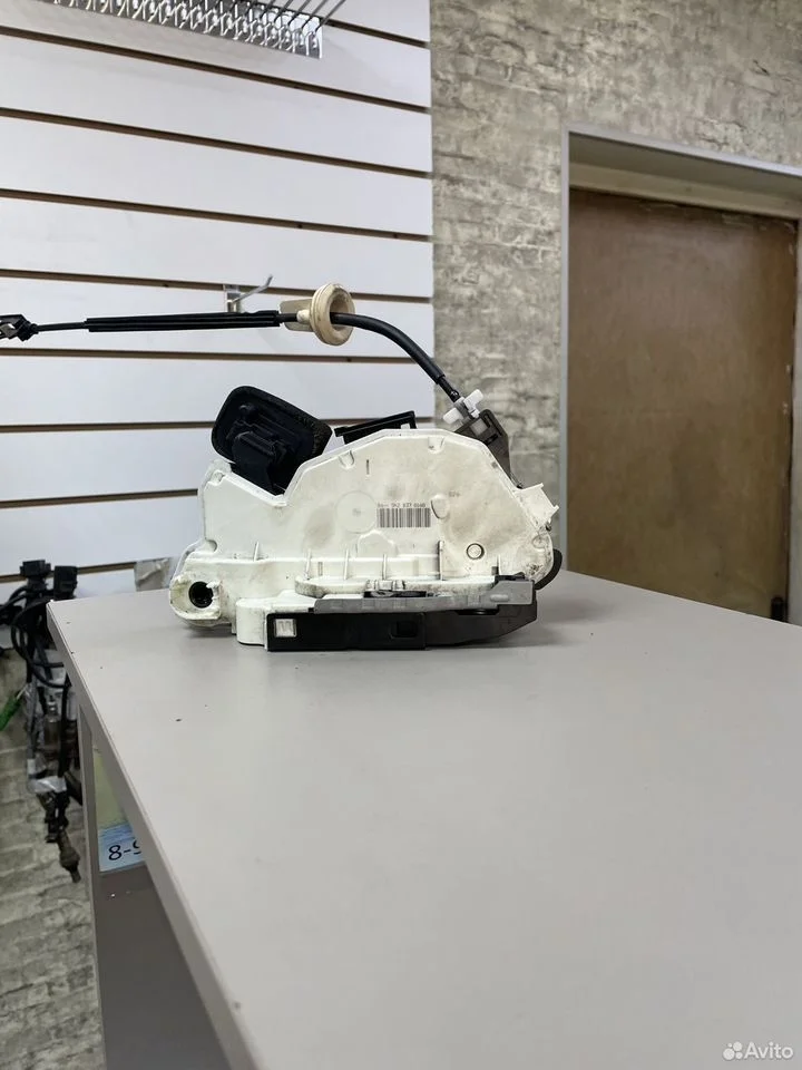 Замок передней правой двери vw golf 6 5k2837016b