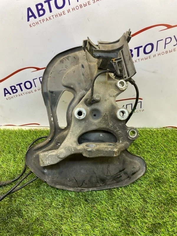 Кулак поворотный MB C250 2012 W204 Рест