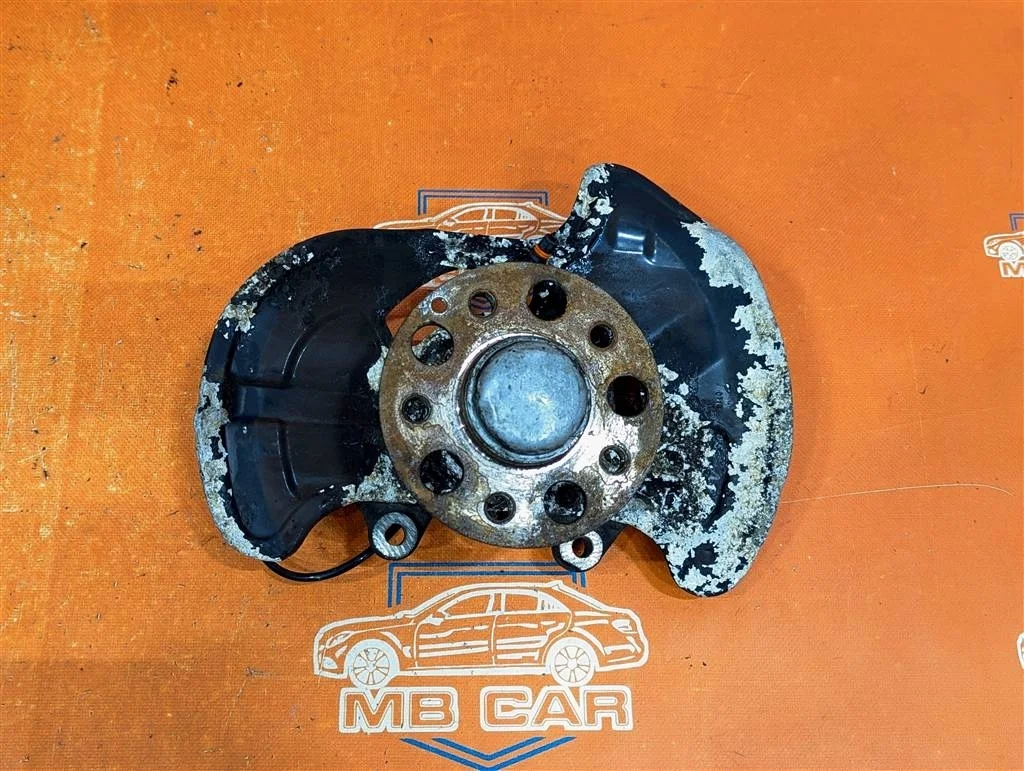 Кулак поворотный передний правый Mercedes-Benz
