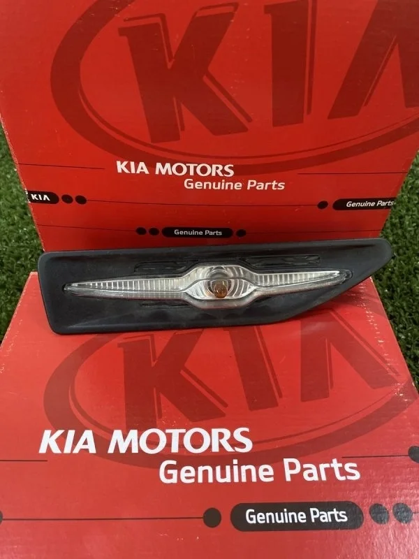 Повторитель поворота передний правый Kia Rio 3