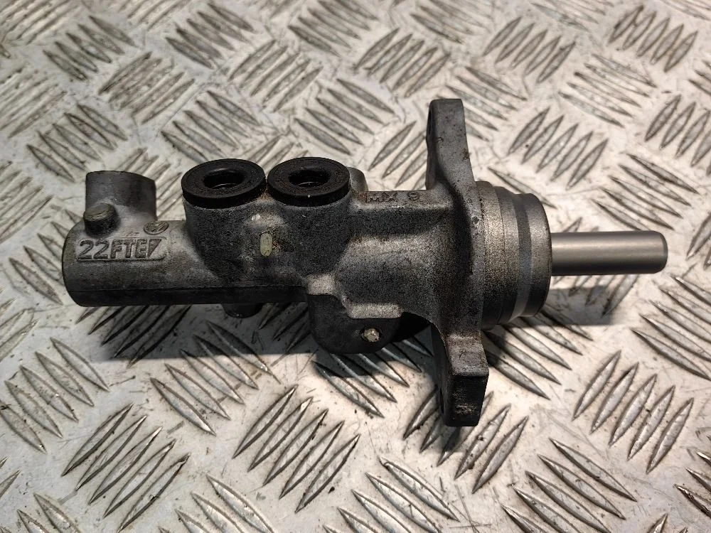 Цилиндр тормозной главный VW Jetta 5