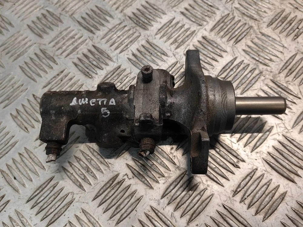 Цилиндр тормозной главный VW Jetta 5