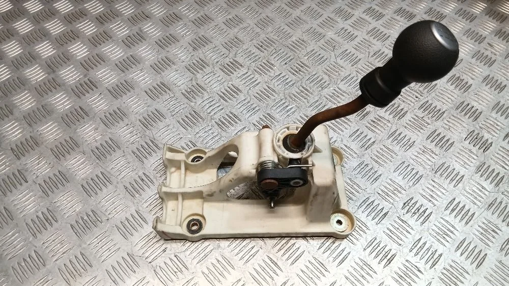 В наличии: Кулиса на Suzuki SX4.