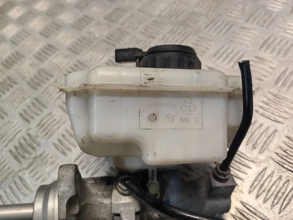 Бачок тормозной жидкости Volkswagen Jetta VI