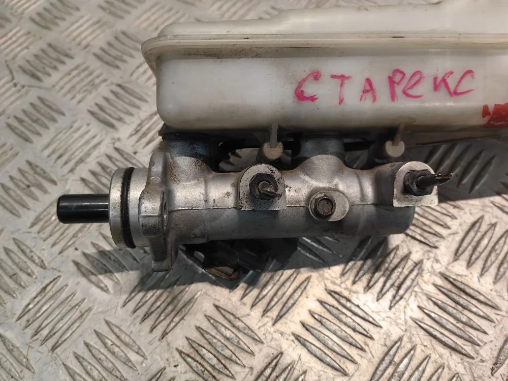 Главный тормозной цилиндр Hyundai Grand Starex