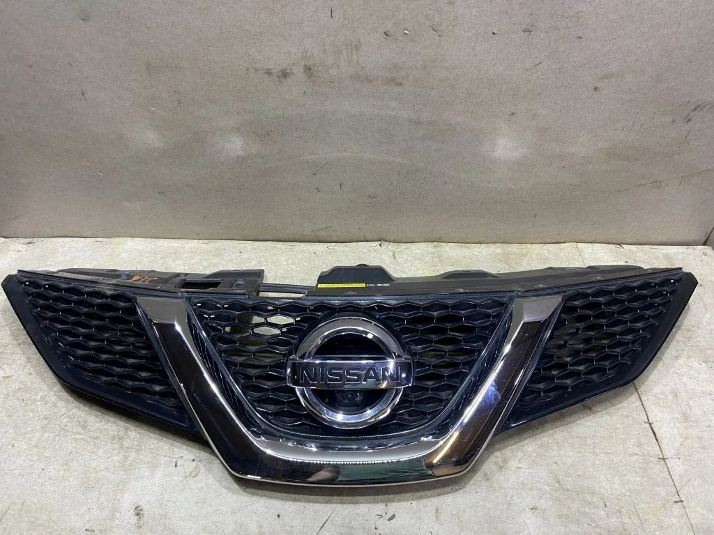 Решетка радиатора с камерой Nissan Qashqai J11