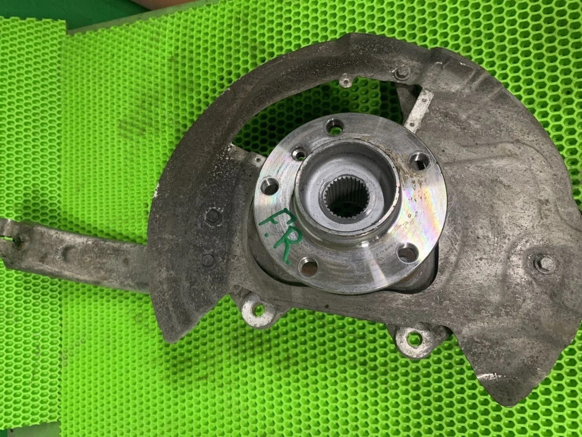 Кулак поворотный передний правый BMW X5 F15