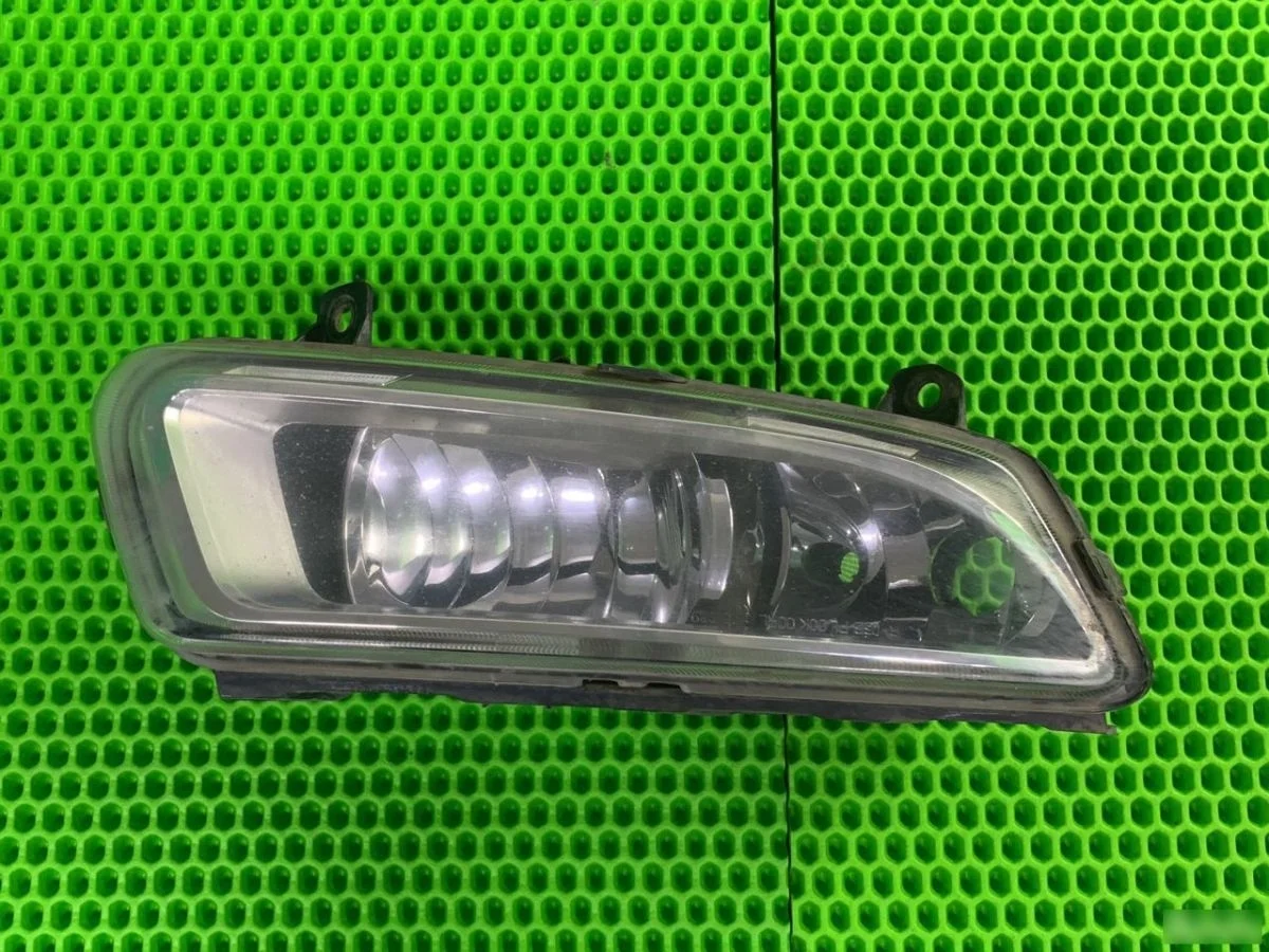 ПТФ передняя правая Volkswagen Polo V