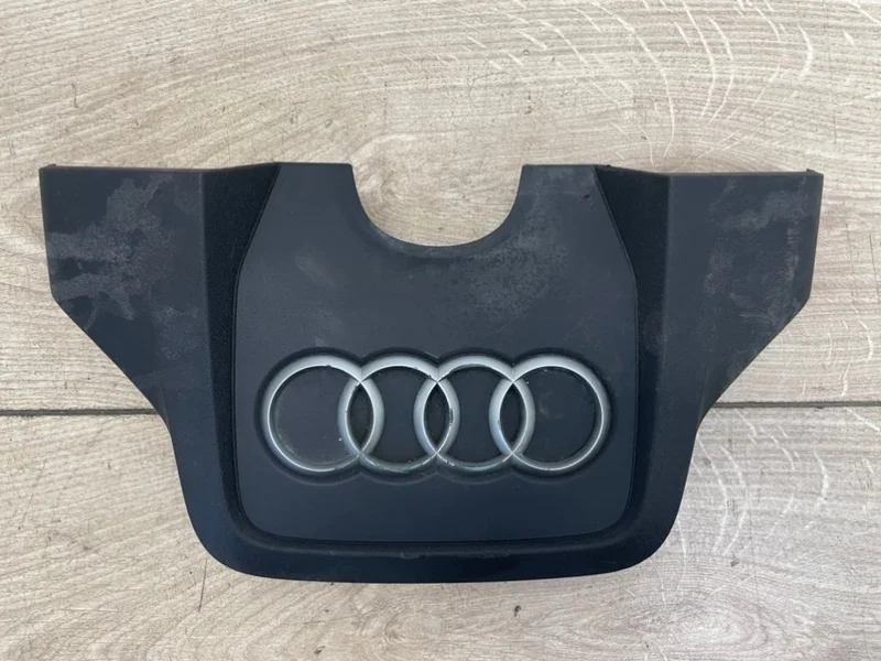Декоративная крышка двс Audi Q7 2010-2015 4L