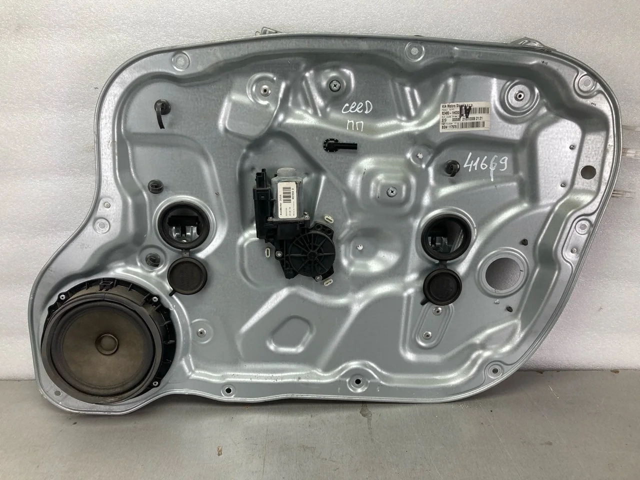Стеклоподъемник Kia Ceed 1 Ed 2007-2012 824811H000, передний правый