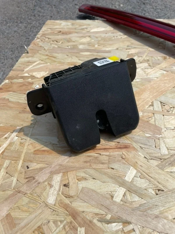 Замок крышки багажника Kia Sportage 4