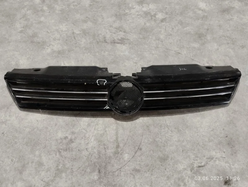 Решетка радиатора Volkswagen Jetta A6