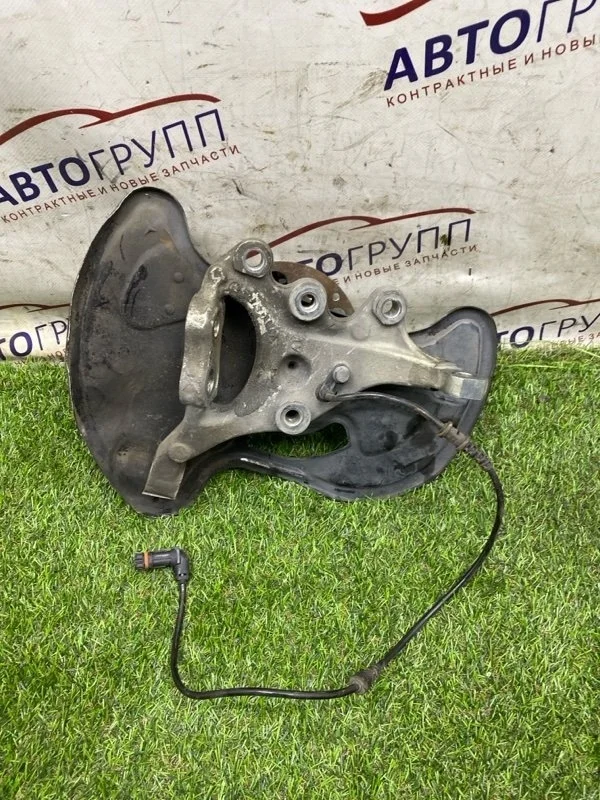 Кулак поворотный MB C250 2012 W204 Рест