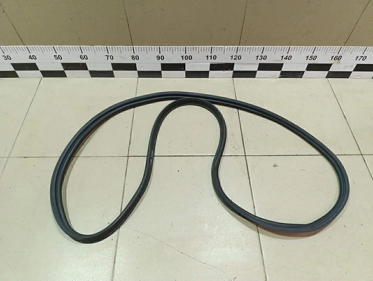 Уплотнитель багажника Jetta 2011>