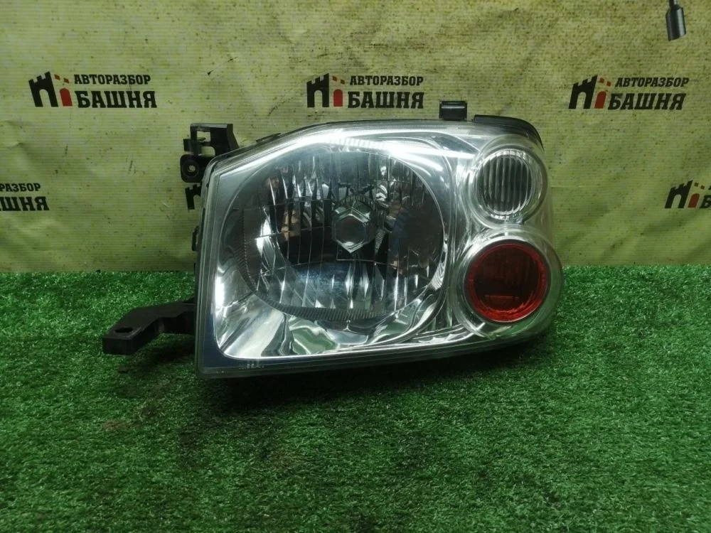Фара галогеновая Nissan NP300 2011 DC