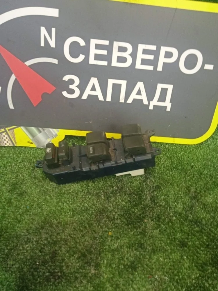 Блок управления стеклоподъёмиками Toyota Corolla 2009 ZRE150