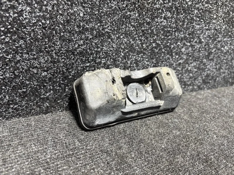 Поддомкратник Mercedes-Benz C-Klasse 2014 A0009986750 W204 M271.820