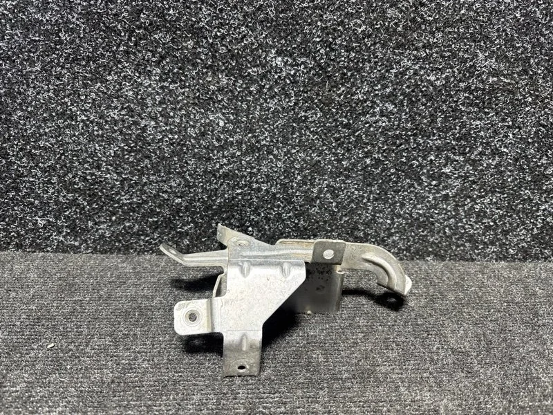 Кронштейн Mercedes-Benz E-Klasse A2761596041 W213 M276