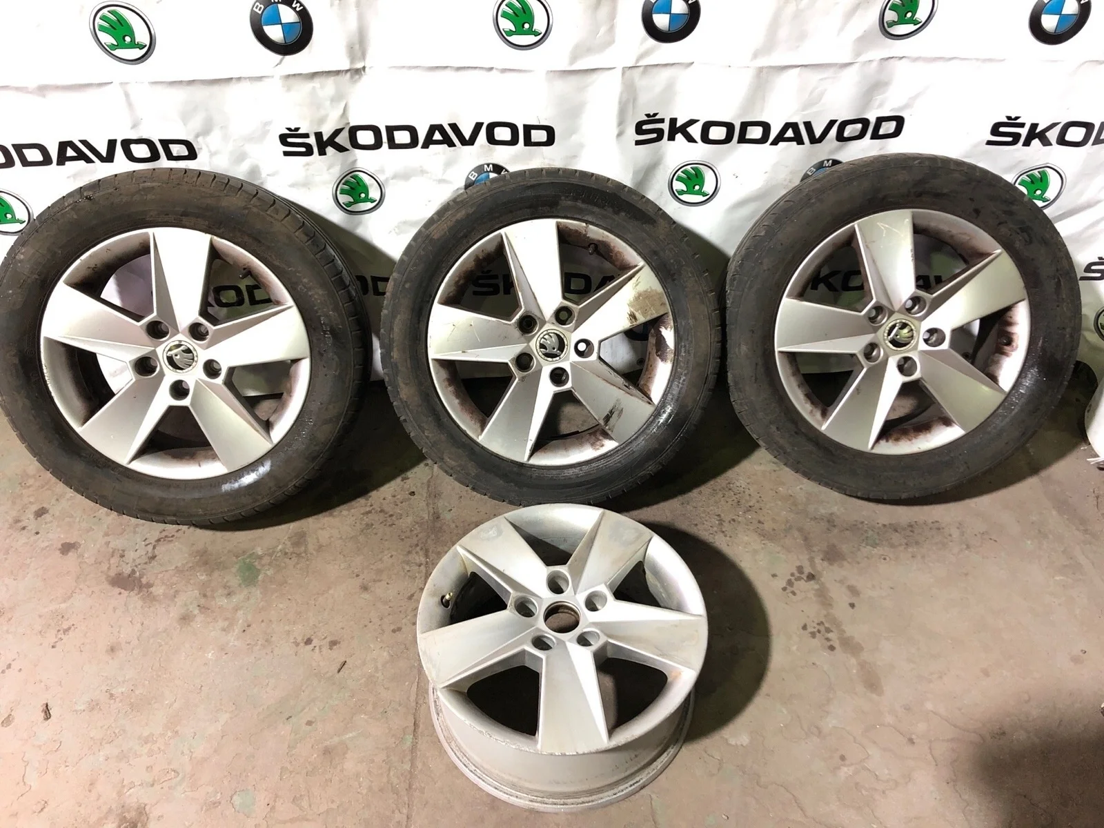 Диски колесные Skoda Octavia 2015 5E0601025H A7 (5E) 1.2 CYVB