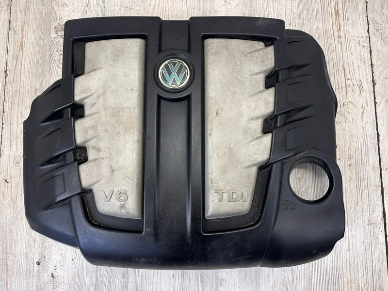 Декоративная крышка двс VW Touareg NF 2010 7P