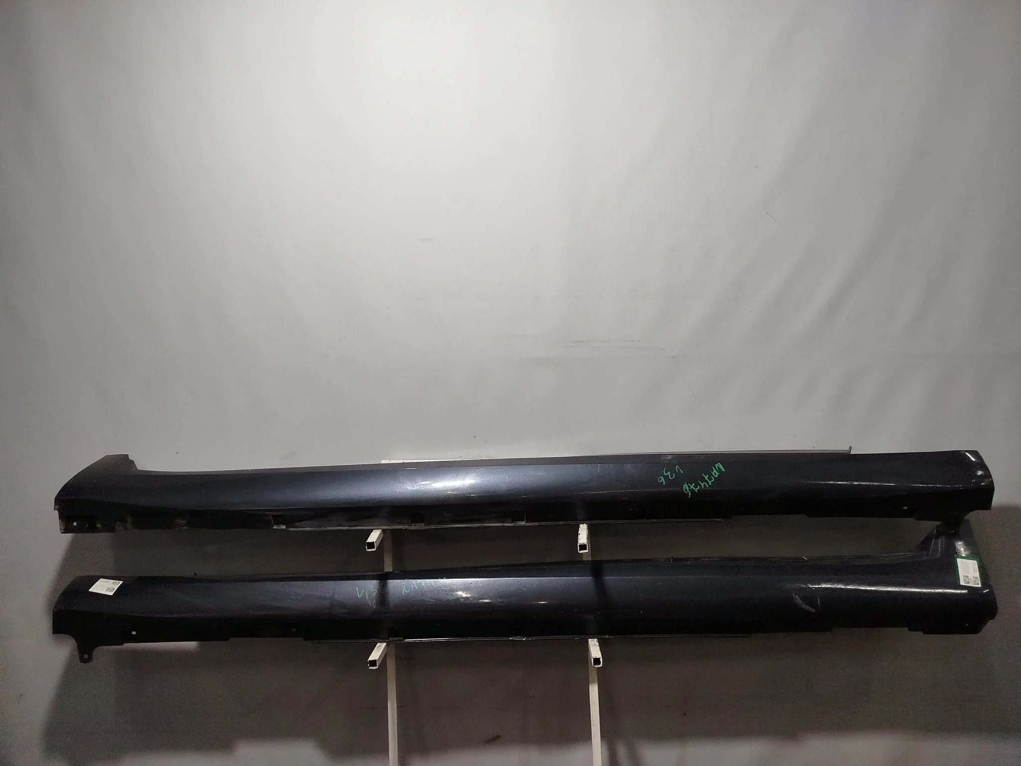 ПОРОГ ПЛАСТИК NISSAN INFINITI G25 G35 G37 SKYLINE KV36 NV36 PV36 V36 76850JK11A ЛЕВЫЙ ПРАВЫЙ 2 ПОРОГА серый, K52 NA7476