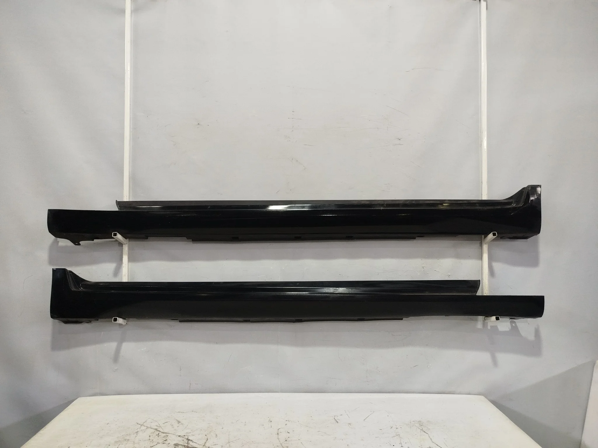 ПОРОГ ПЛАСТИК NISSAN INFINITI G25 G35 G37 SKYLINE KV36 NV36 PV36 V36 76850JK11A ЛЕВЫЙ ПРАВЫЙ 2 ПОРОГА черный, KH3 KB430