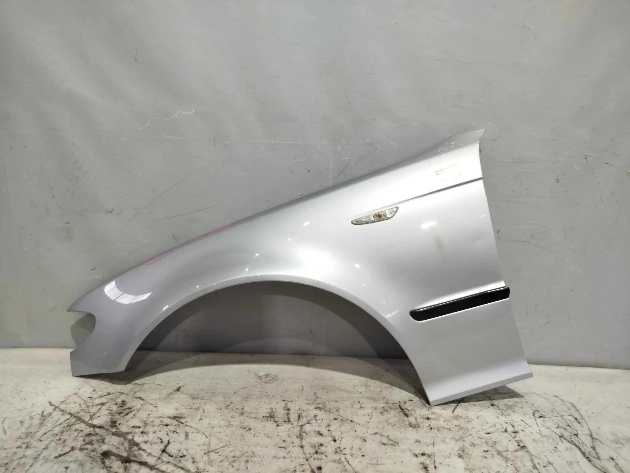 КРЫЛО BMW 3-SERIES E46 41357042323 ПЕРЕДНЕЕ ЛЕВОЕ 2 МОДЕЛЬ SEDAN WAGON серебро DY499