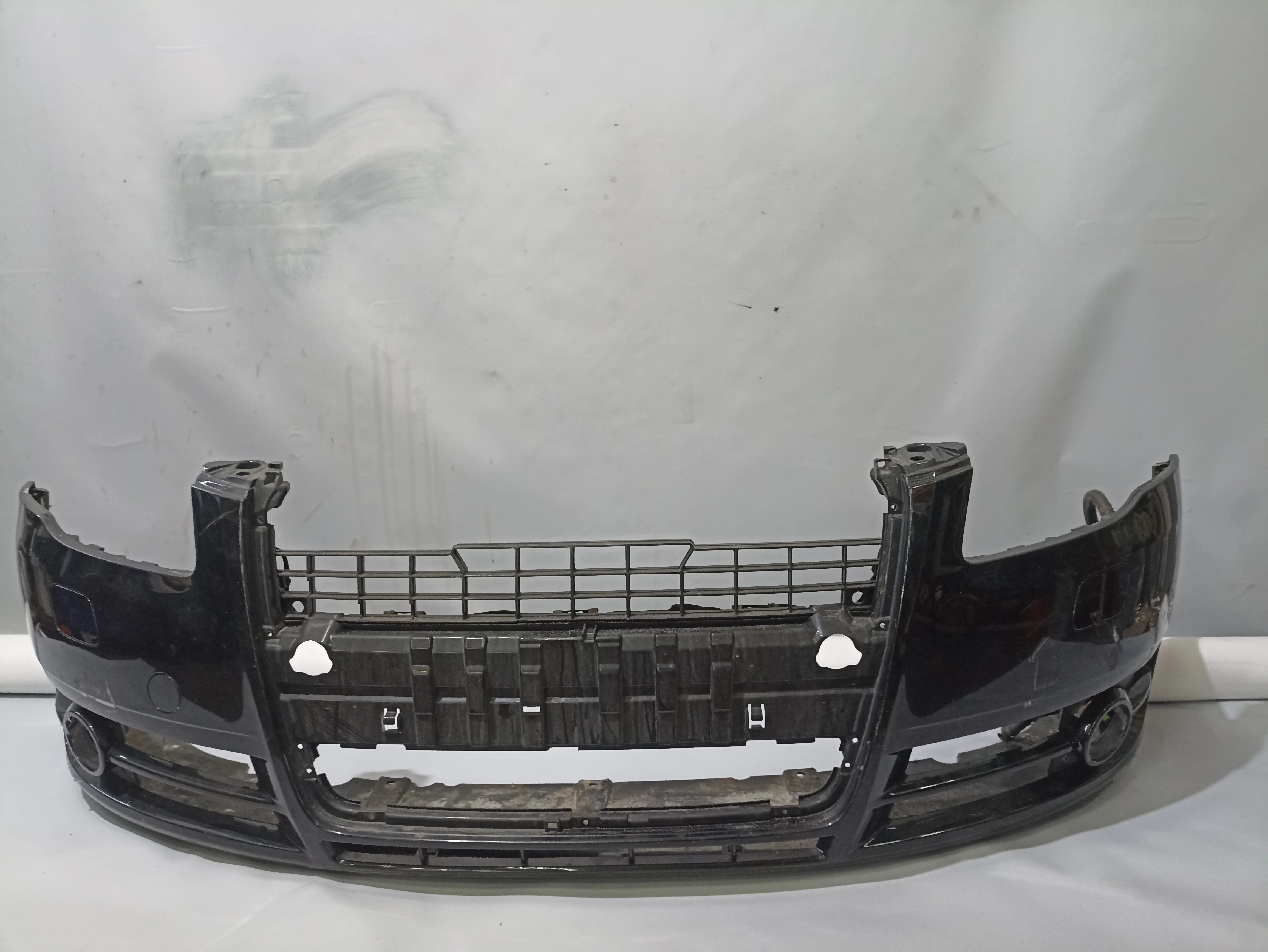 БАМПЕР AUDI A4 8EC 8ED B7 8E0807105 ПЕРЕДНИЙ черный KB263Z