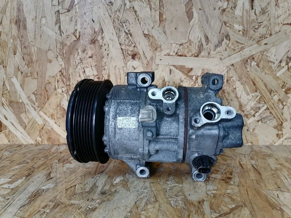 Компрессор кондиционера Toyota Avensis T250 (2003—2006) 883101A760
