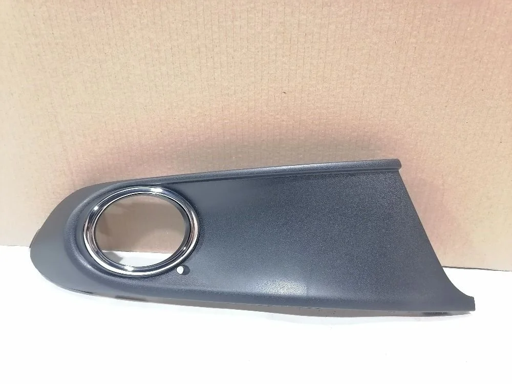 Решетка бампера правая (под ПТФ) Volkswagen Polo V (2009—2015) 6RU8546629B9