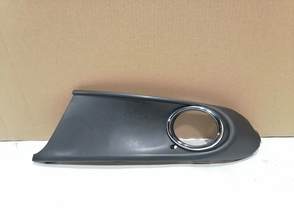 Решетка бампера левая (под ПТФ) Volkswagen Polo V (2009—2015) 6RU8546619B9