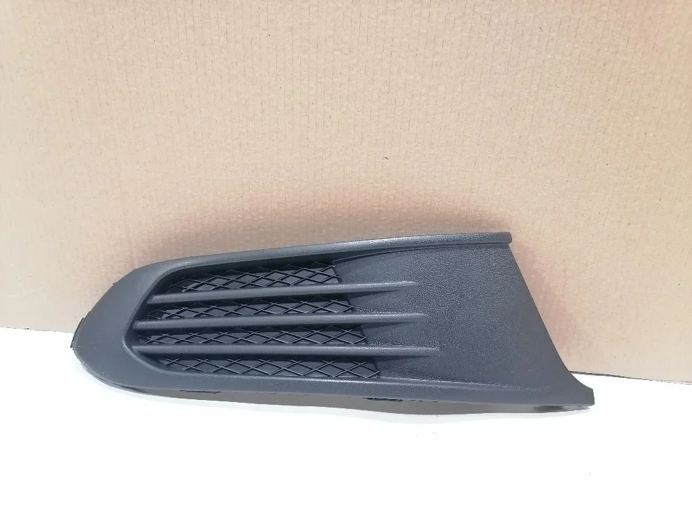 Решетка бампера правая (без ПТФ) Volkswagen Polo V (2009—2015) 6RU853666C9B9