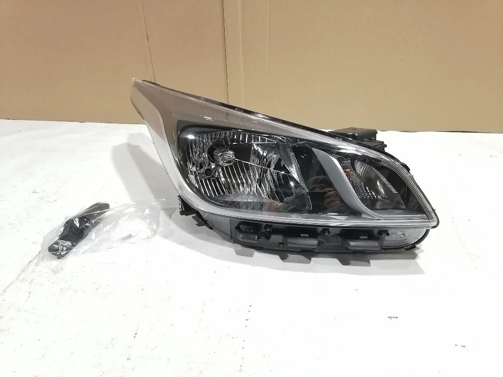Фара правая Kia Rio IV (2017—2020) 92102H0000