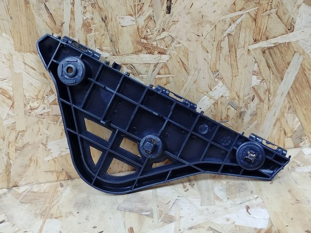 Кронштейн бампера пер. прав. Toyota Camry XV50 (2011—2014) 5253533050