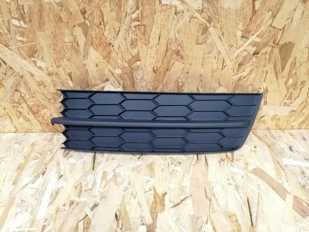 Решетка бампера левая (без ПТФ) Skoda Rapid I (2012—2017) 5JA8073679B9