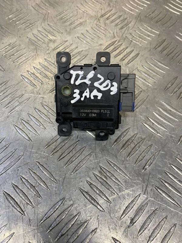 Моторчик заслонки печки Toyota Land Cruiser 200 (2008-2021) 2010 0638000920 4.5 D 1VDFTV