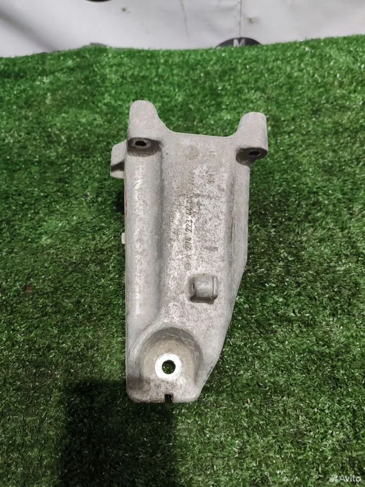 Кронштейн двигателя mercedes a2742234404