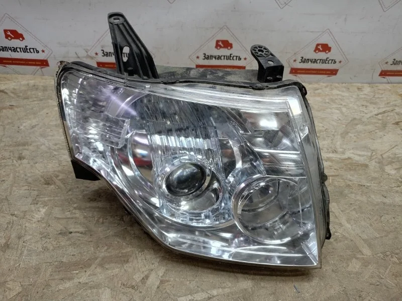 Фара правая Mitsubishi Pajero 4 2006-2021 8301C944