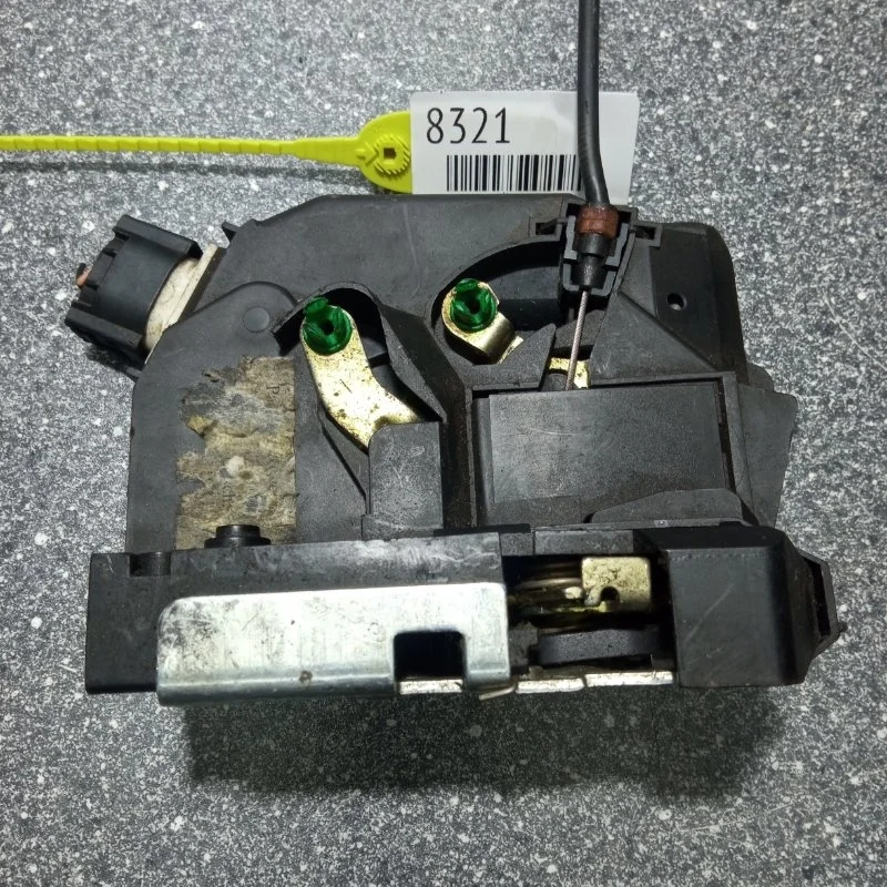 Замок боковой двери Land Rover Freelander L314