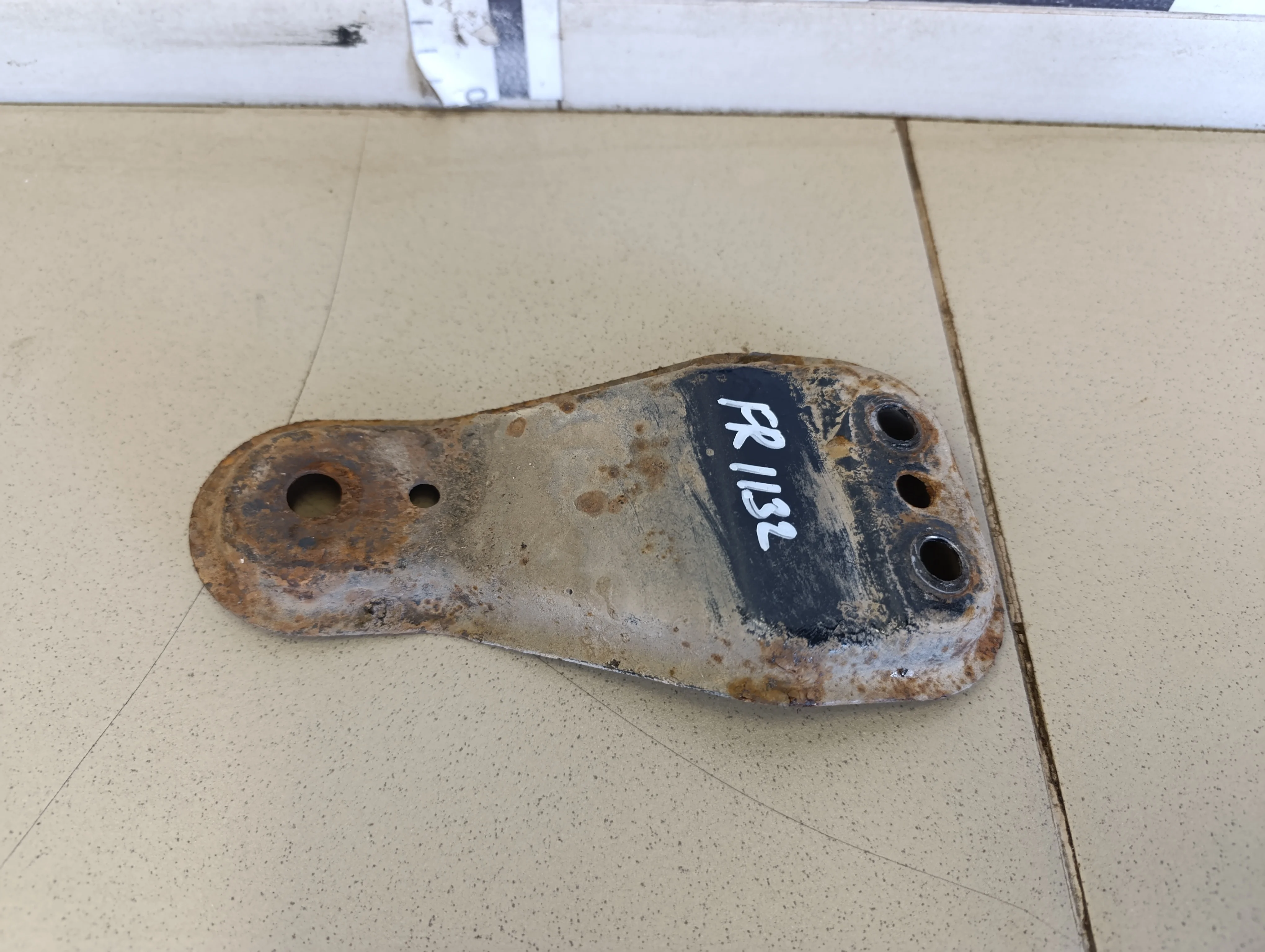 Кронштейн переднего рычага Fabia 2007-2015