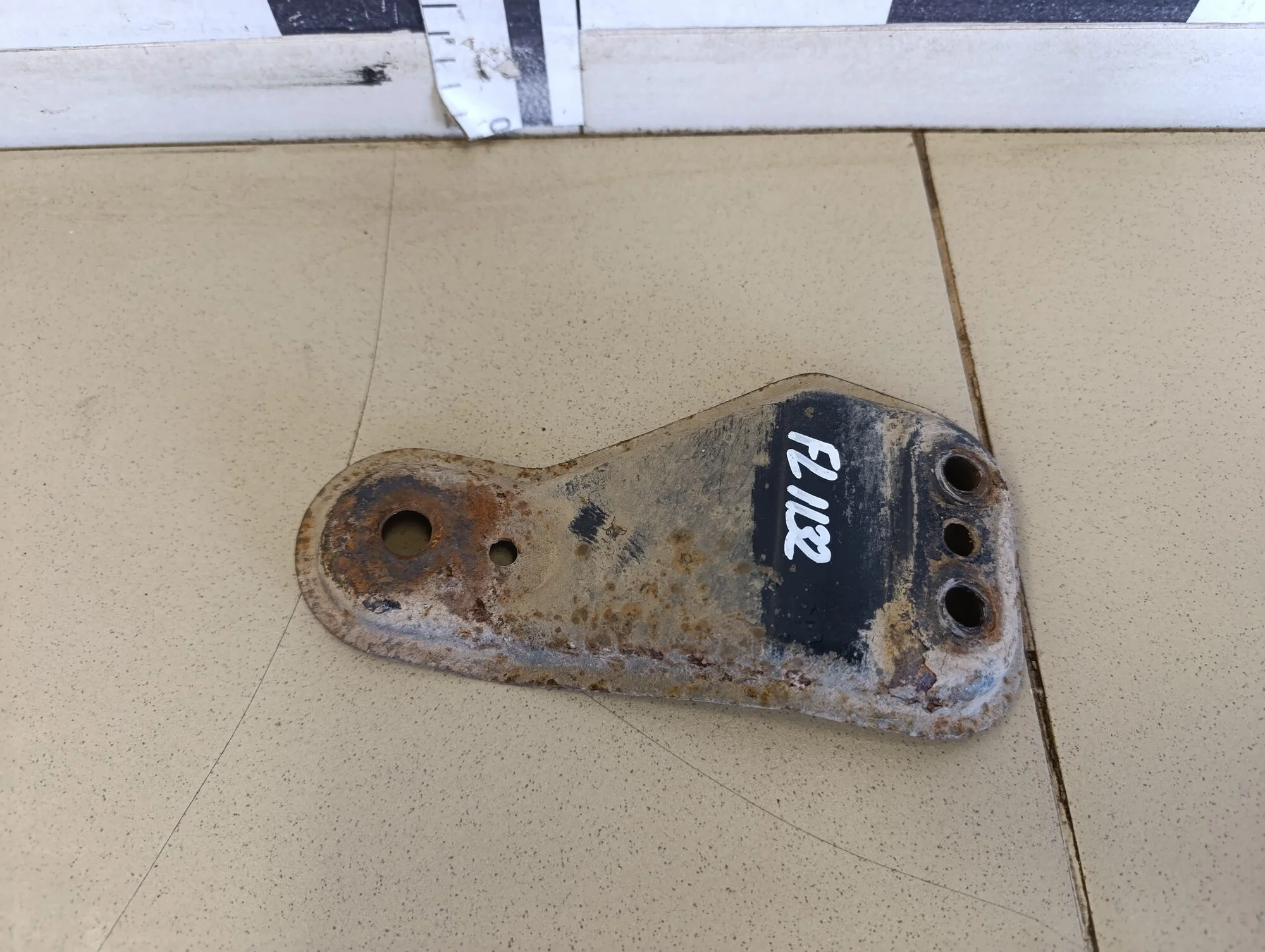 Кронштейн переднего рычага Fabia 2007-2015