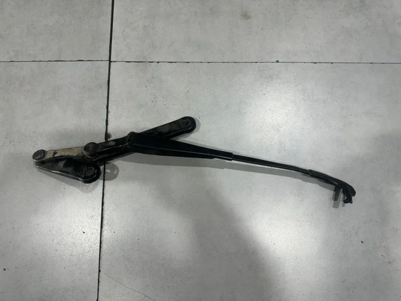 Поводок стеклоочистителя Volkswagen Touareg 2012