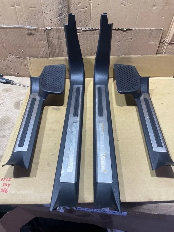 Накладка порога Toyota Land Cruiser 2017 6792060070C0 URJ202 1VD-FTV 4.5