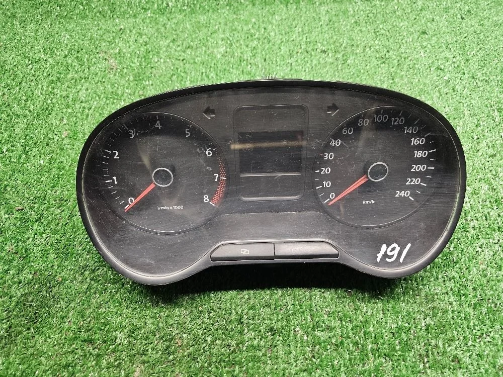 Панель приборов Volkswagen Polo 5