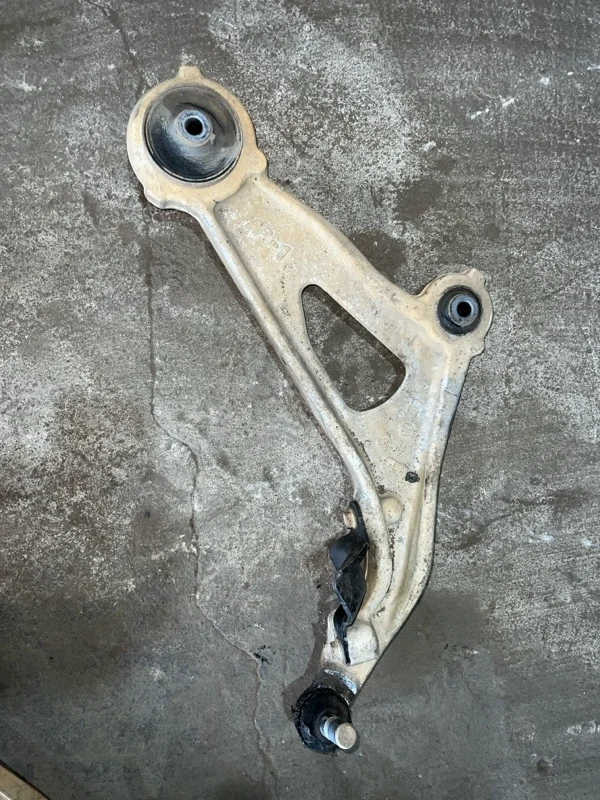 Рычаг подвески Nissan Pathfinder 2015 R52RR