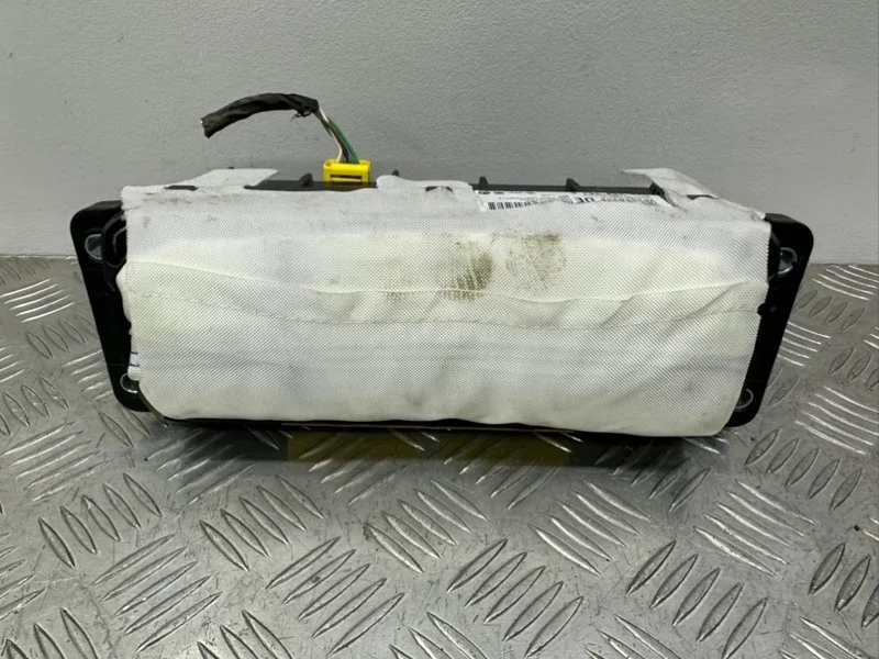 Подушка в торпеду Volkswagen Passat B6