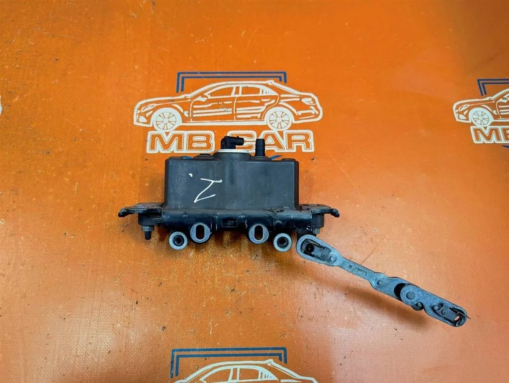 Пиропатрон капота Mercedes-Benz